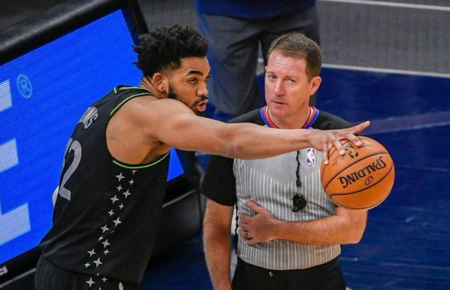  唐斯拳击队友被罚，尼克斯内讧引爆联盟  