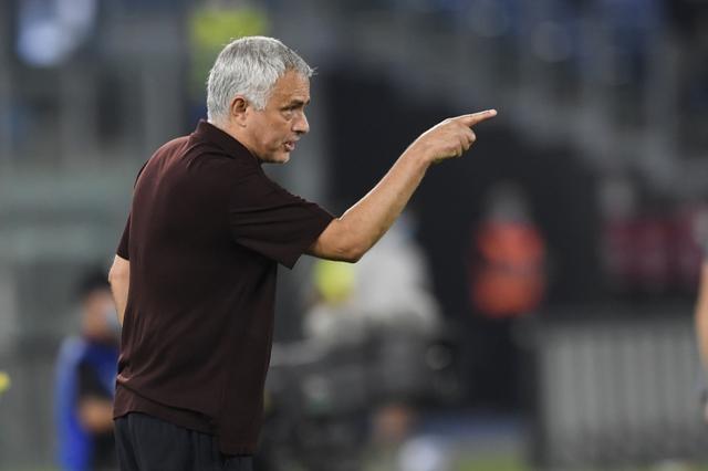 8, 穆里尼奥率罗马登顶积分榜  