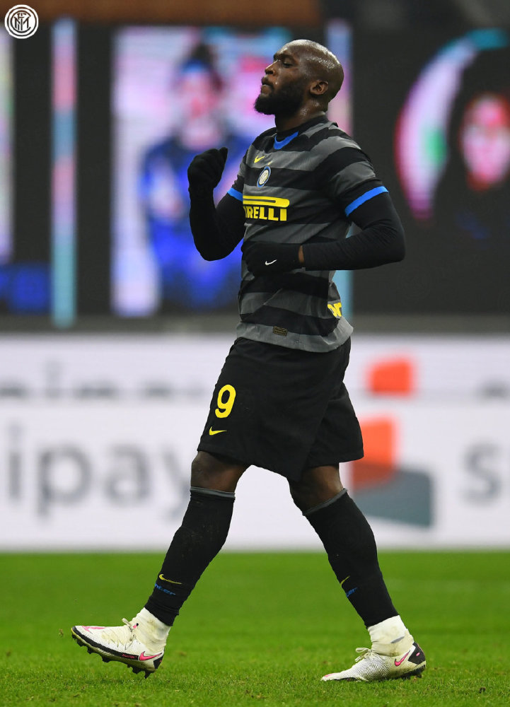  那不勒斯核心球员伤愈复出，助球队重返意甲前三甲